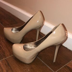 Cream heeled pumps